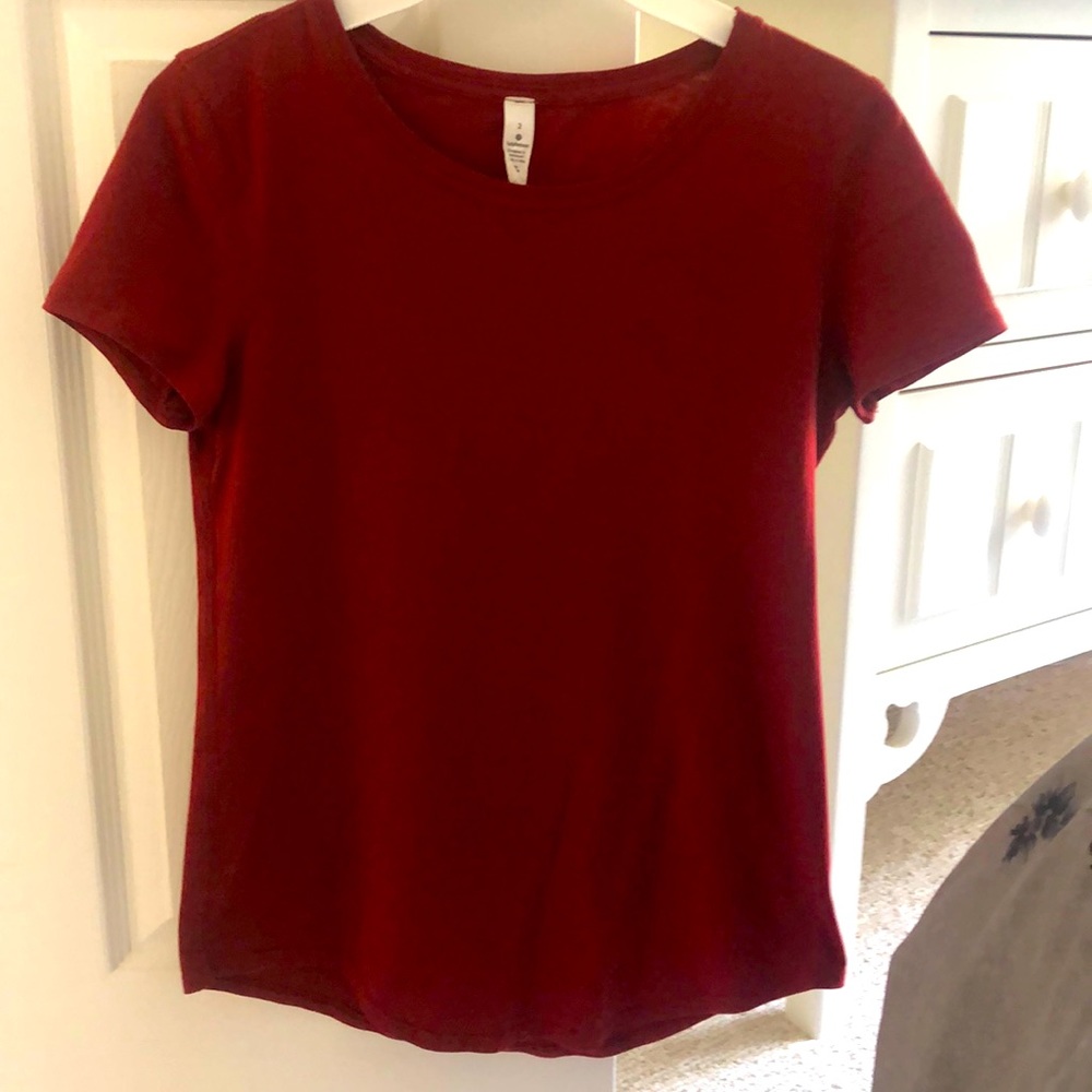 Lululemon maroon sport tshirt